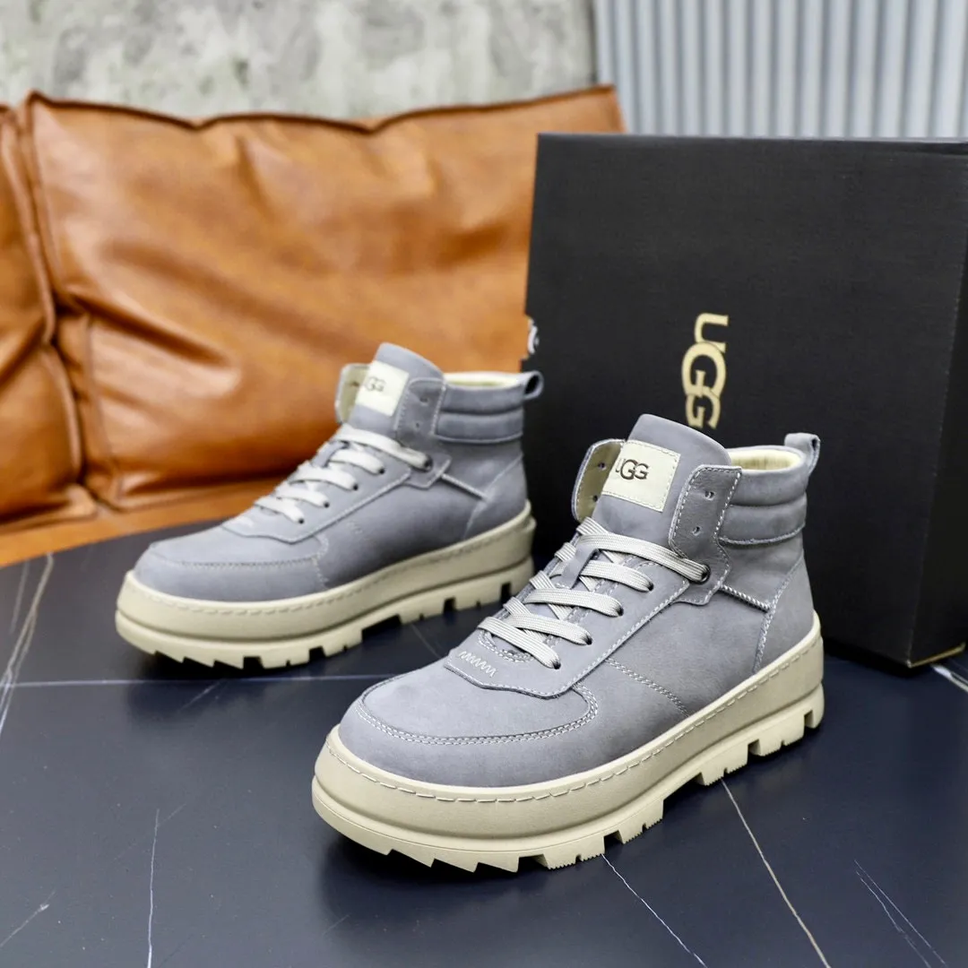 Ex-factory price: 640💰Thick wool imported from Australia Brand: UGG genuine purchasing agent Size: 38-44 Grade: Official website 1:1 Material: First layer of genuine leather waterproof and antifreeze upper Real wool lining Original non-slip soft wear-resistant outsole Style category: Men's casual shoes Trendy style Comfortable on the feet Color: Official website color synchronization